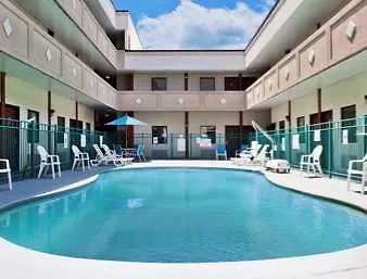 Hotel Bo, A Days Inn By Wyndham Chattanooga Downtown 